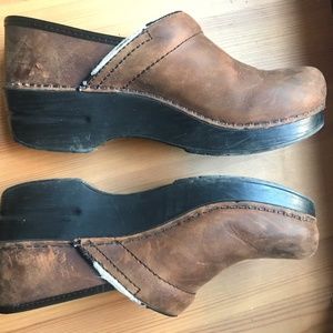 Brown leather danskos 37